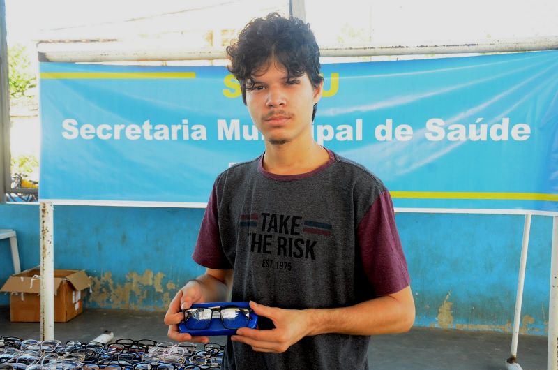 Entrega de Óculos aos pacientes atendidos no Prefeitura em Movimento no bairro de Águas Lindas