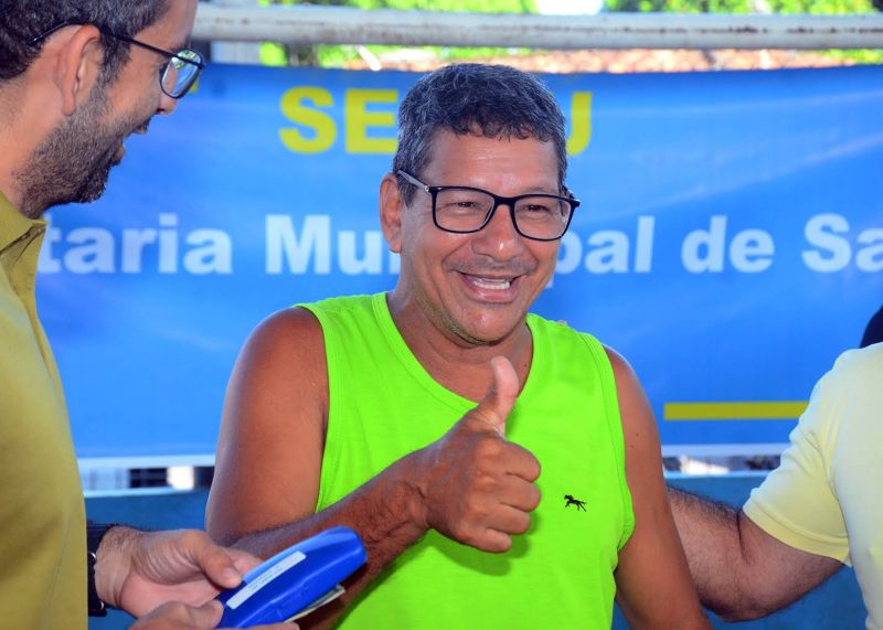 Entrega de Óculos aos pacientes atendidos no Prefeitura em Movimento no bairro de Águas Lindas