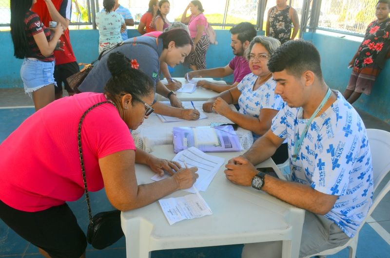 Entrega de Óculos aos pacientes atendidos no Prefeitura em Movimento no bairro de Águas Lindas