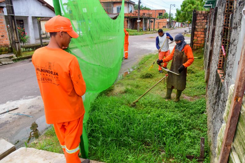 Programa Prefeitura Em Movimento, Imagens de roçagem e limpeza da rua Antonio Concelheiro na comunidade Marighella no Aurá