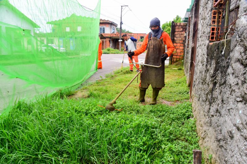 Programa Prefeitura Em Movimento, Imagens de roçagem e limpeza da rua Antonio Concelheiro na comunidade Marighella no Aurá