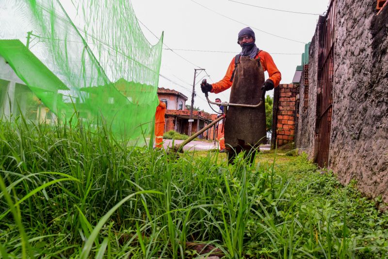 Programa Prefeitura Em Movimento, Imagens de roçagem e limpeza da rua Antonio Concelheiro na comunidade Marighella no Aurá