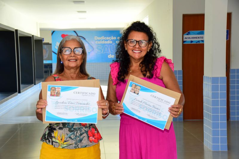 Entrega dos certificados para pacientes do Implante um Sorriso