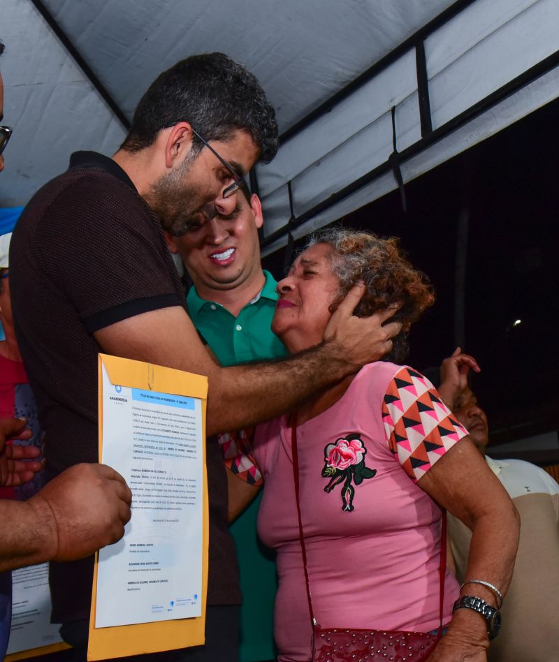 Entrega de Títulos de Propriedade na Comunidade Muralha no bairro Maguari