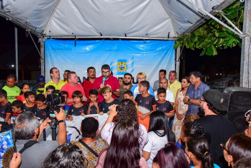 Assinatura de ordem de serviço para reforma da Praça Asmovim no bairro do Distrito Industrial