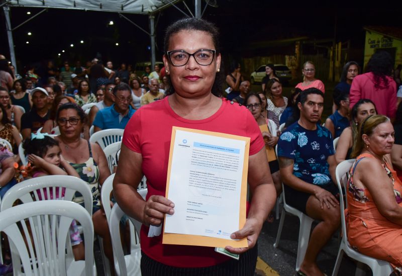 Entrega de títulos de propriedade para comunidade Jardim Paloma no bairro do Icuí Guajará