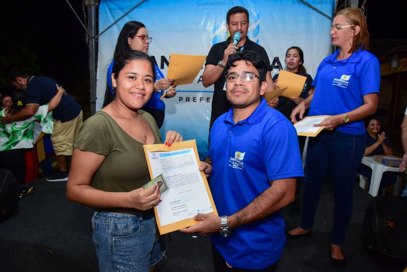 Entrega de títulos de propriedade para comunidade Jardim Paloma no bairro do Icuí Guajará