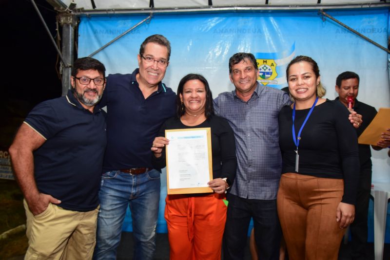 Entrega de títulos de propriedade para comunidade Jardim Paloma no bairro do Icuí Guajará