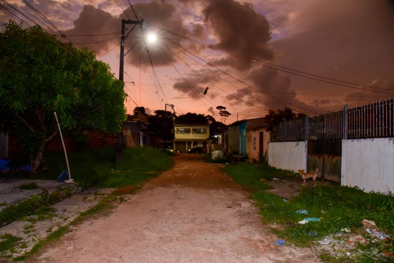 Assinatura de ordem de serviço das ruas do Conj Novo Tauari no Icuí Guajará com drenagem, terraplanagem, asfalto, iluminação em led e sinalização viária