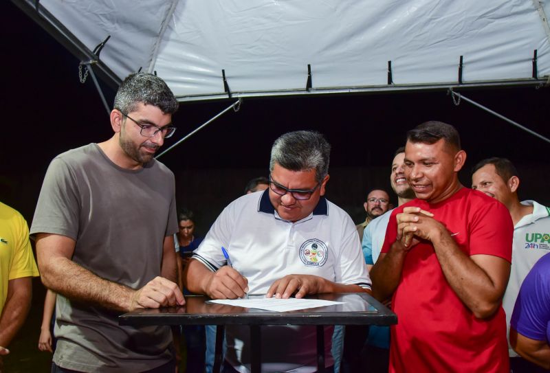 Assinatura de ordem de serviço para a construção da nova praça do Marighella