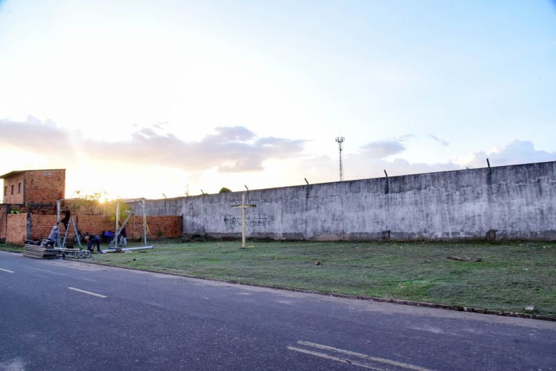 Assinatura de ordem de serviço para a construção da nova praça do Marighella