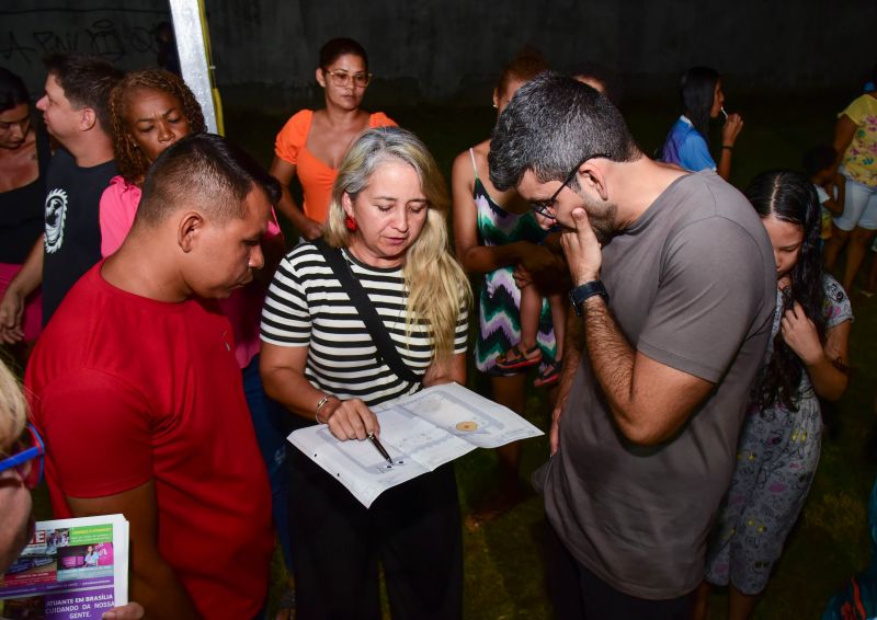 Assinatura de ordem de serviço para a construção da nova praça do Marighella