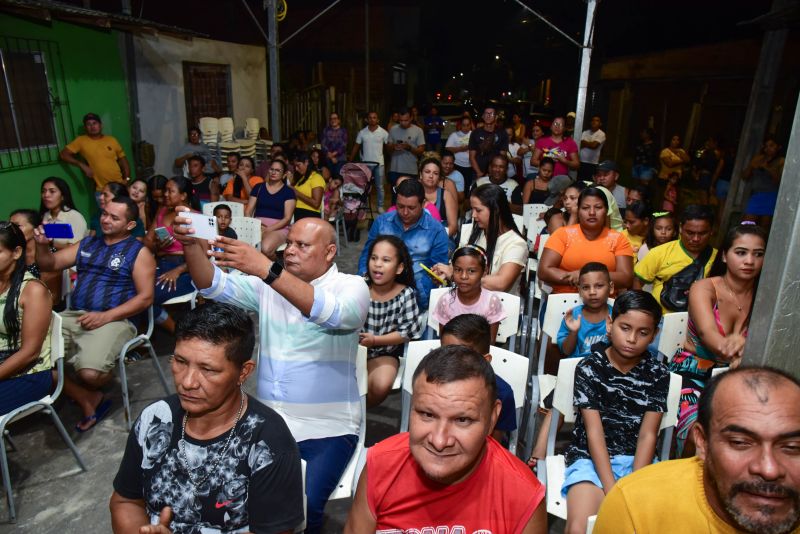 Entrega de títulos de propriedade no loteamento Fábio Figueiras no Distrito Industrial