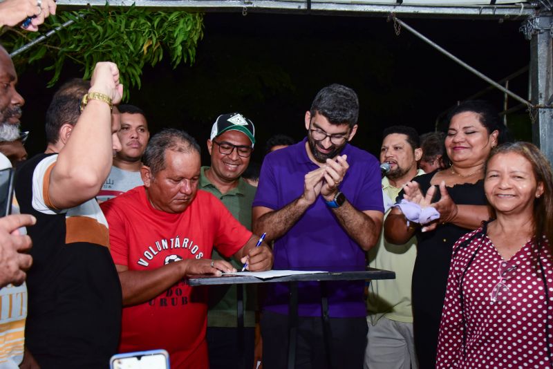 Assinatura de ordem de serviço para requalificação no Campo do Urubu, na comunidade Jerusalém