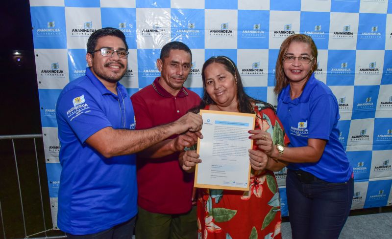 Entrega de Títulos de Propriedade na Comunidade Parque Vitória no Curuçambá