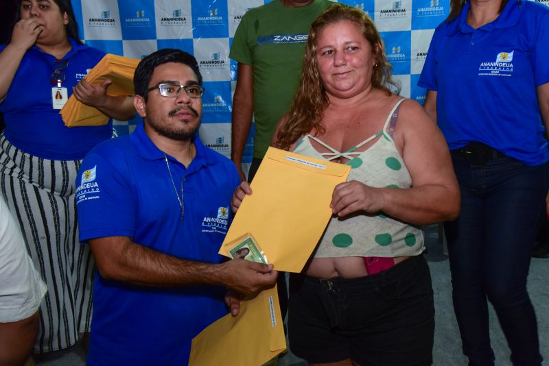 Entrega de Títulos de Propriedade na Comunidade Parque Vitória no Curuçambá