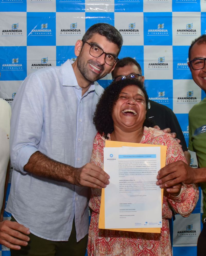 Entrega de Títulos de Propriedade na Comunidade Parque Vitória no Curuçambá