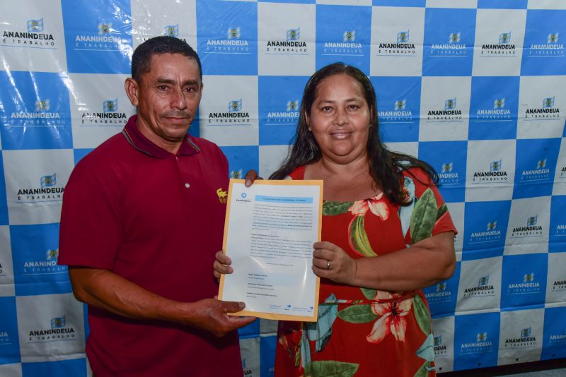 Entrega de Títulos de Propriedade na Comunidade Parque Vitória no Curuçambá