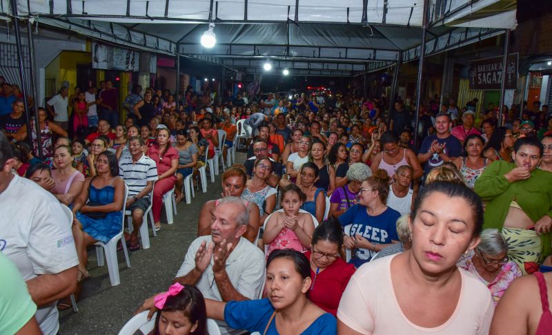 Entrega de Títulos de Propriedade na Comunidade Parque Vitória no Coqueiro