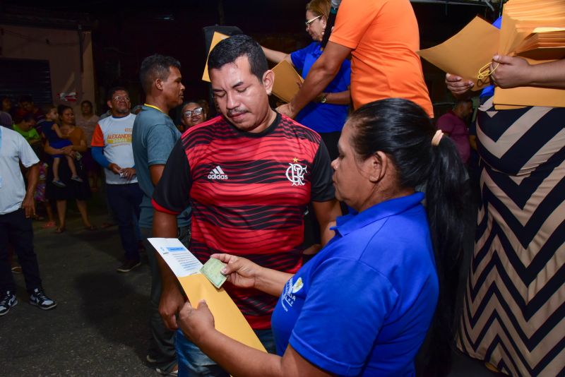 Entrega de Títulos de Propriedade na Comunidade Parque Vitória no Coqueiro