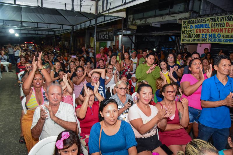 Entrega de Títulos de Propriedade na Comunidade Parque Vitória no Coqueiro