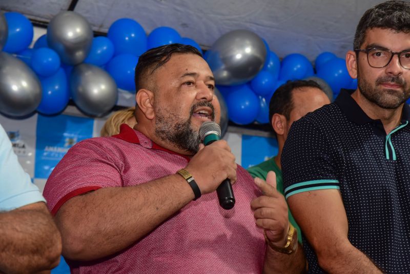 Entrega de Títulos de Propriedade na Comunidade Parque Vitória no Coqueiro