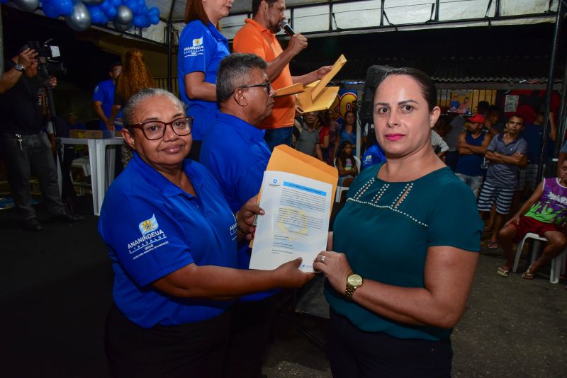 Entrega de Títulos de Propriedade na Comunidade Parque Vitória no Coqueiro