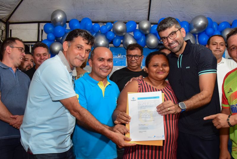 Entrega de Títulos de Propriedade na Comunidade Parque Vitória no Coqueiro