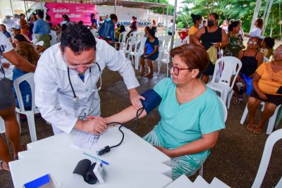 notícia: Moradores do Curuçambá recebem o programa Corujão da Saúde.