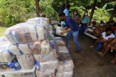 galeria: Entrega de cestas básicas na comunidade Abacatal