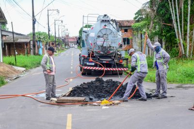 galeria: Programa Prefeitura Em Movimento, Imagens de limpeza de bueiros na rua 13 de Julho com a 14 de Julho na comunidade Marighella no Aurá