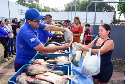notícia: Mais de uma tonelada de peixes e hortaliças são distribuídas para famílias carentes de Ananindeua