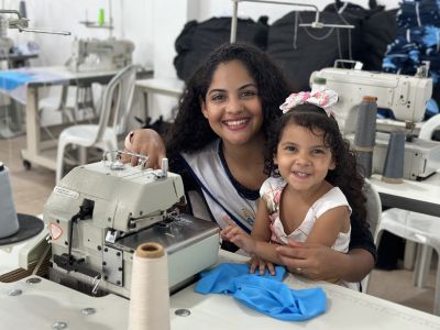 notícia: Projeto profissionaliza mulheres com curso de corte e costura