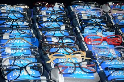 notícia: Programa "Olhar Ananindeua" realiza entrega gratuita de óculos de grau na Igreja Labaredas de Fogo.