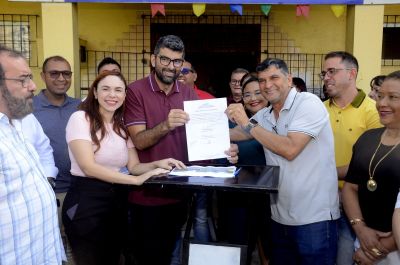 notícia: Ordem de Serviço para reforma da Unidade Básica de Saúde do Coqueiro é assinada