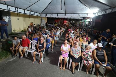 notícia: Prefeitura de Ananindeua entrega títulos de posse para 518 moradores da comunidade Park Icuí 
