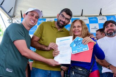 notícia: Prefeitura de Ananindeua entrega 1054 títulos de terras para os moradores do loteamento Floresta Parque, no Levilandia