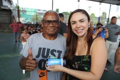 notícia: Programa “ Olhar Ananin” entrega 114 óculos em mais uma ação no Coqueiro