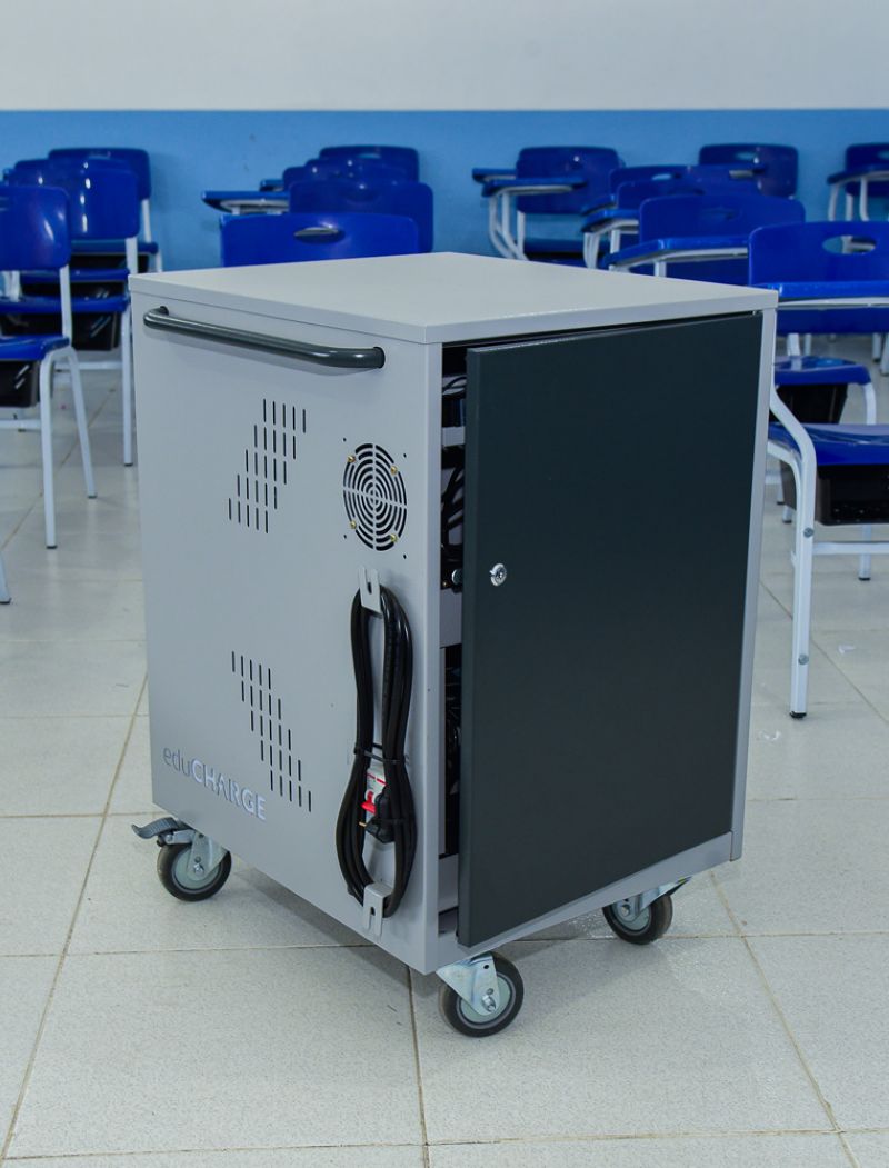 Case para Computadores e Laboratório Itinerante de Informática