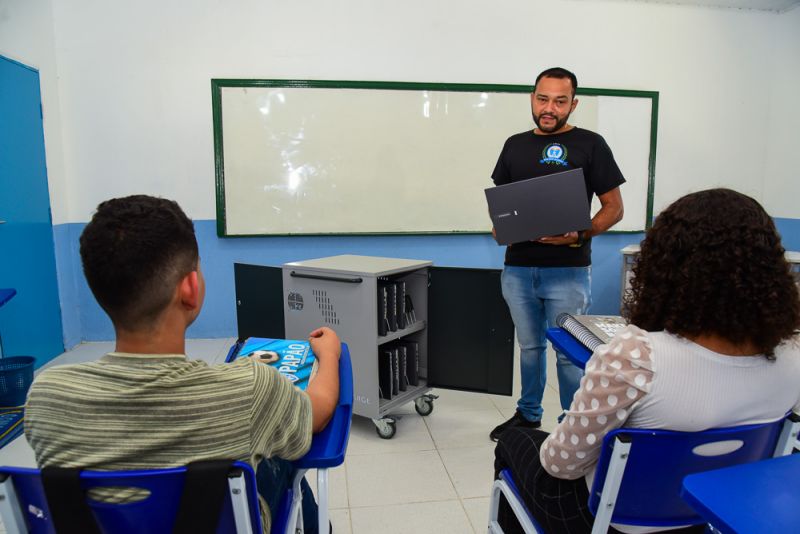 Case para Computadores e Laboratório Itinerante de Informática