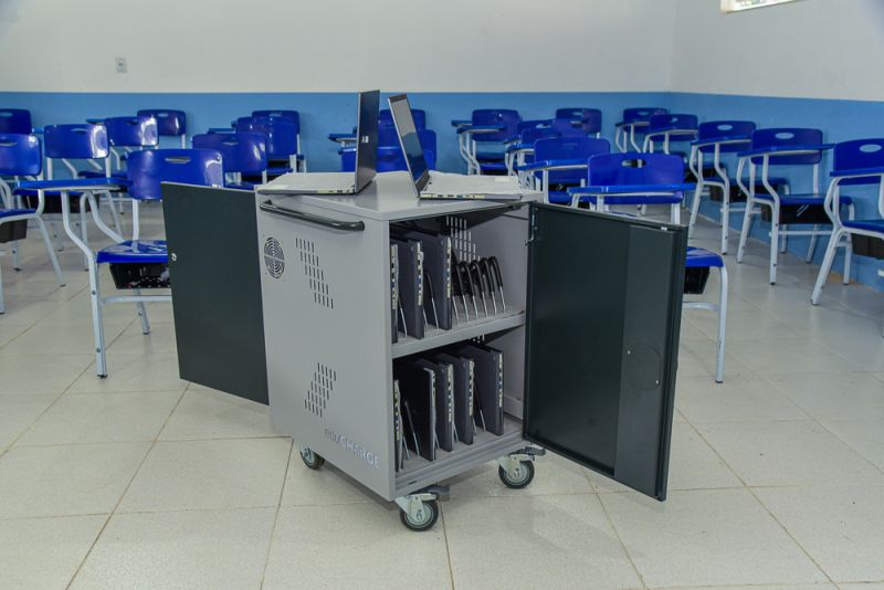 Case para Computadores e Laboratório Itinerante de Informática