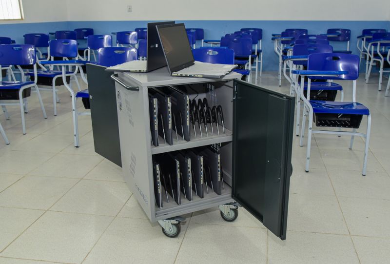 Case para Computadores e Laboratório Itinerante de Informática