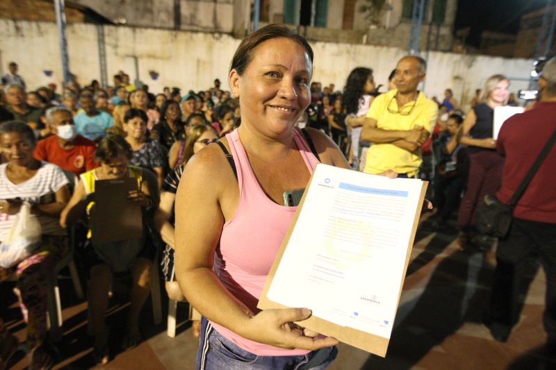 Entrega de Títulos de Propriedade aos moradores do bairro do Atalaia