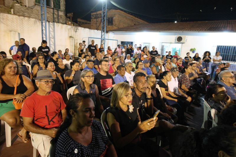 Entrega de Títulos de Propriedade aos moradores do bairro do Atalaia