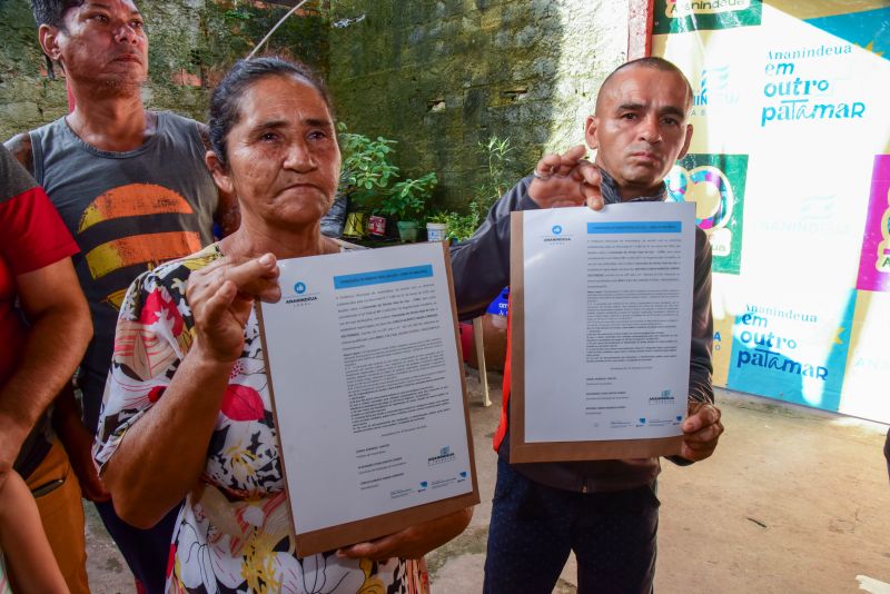 Entrega de títulos de propriedade para comerciantes da Comunidade Maguariaçu