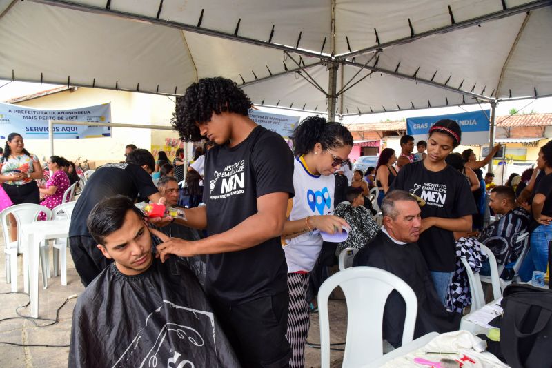 Programa Prefeitura em Movimento na feira do Francisquinho no bairro do Jaderlândia