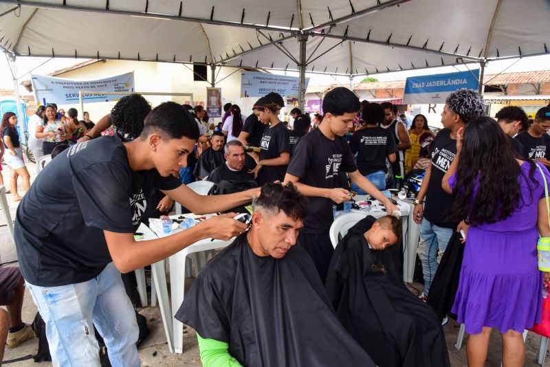 Programa Prefeitura em Movimento na feira do Francisquinho no bairro do Jaderlândia