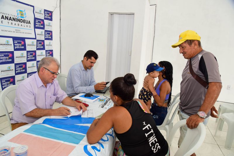 Programa Prefeitura em Movimento na feira do Francisquinho no bairro do Jaderlândia