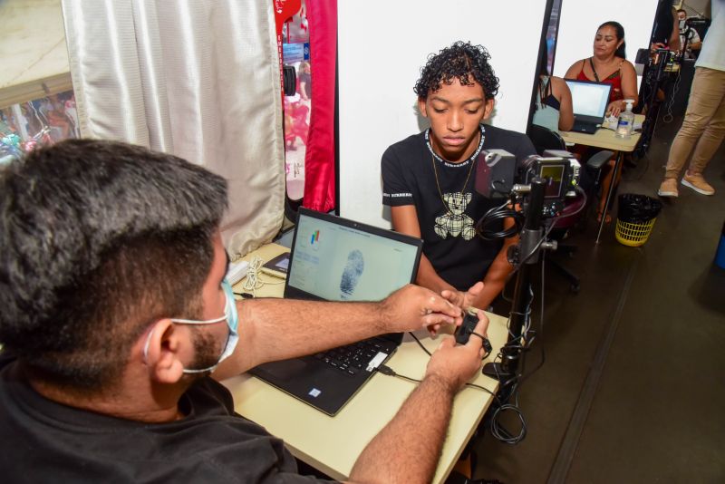 Programa Prefeitura em Movimento na feira do Francisquinho no bairro do Jaderlândia