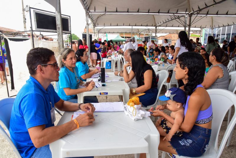 Programa Prefeitura em Movimento na feira do Francisquinho no bairro do Jaderlândia